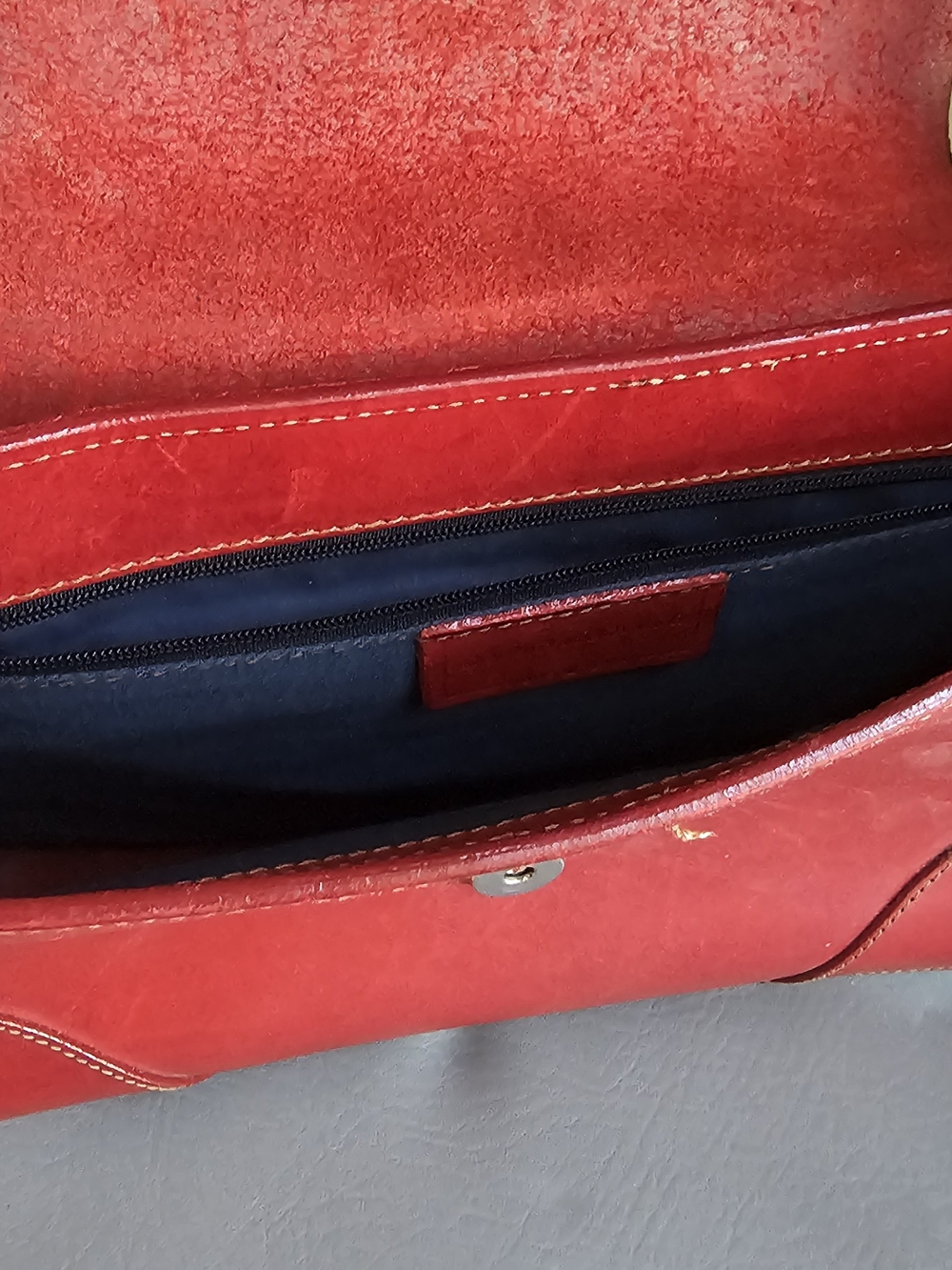 Dooney & Bourke Red Leather Alto Ring Flap Shoulder Bag - Picture 4 of 4